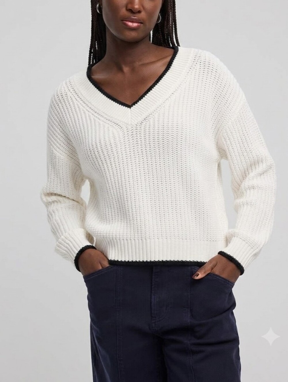 Sz S Reitmans White Cotton/Viscose Long Sleeve V-Neck Sweater with Black Trim
